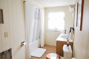 Gold Mountain Manor Bed and Breakfast