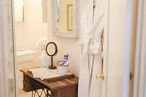 Gold Mountain Manor Bed and Breakfast