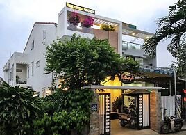 Flame Flowers Homestay