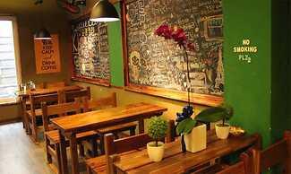 Flame Flowers Homestay