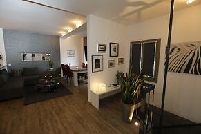 Cote Riviera Luxe Lake