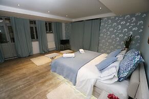 Cote Riviera Luxe Lake
