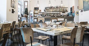 Madama Hostel & Bistrot