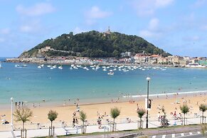 SEAFRONT LUXURY STUDIO - by SanSebastianApartments.es