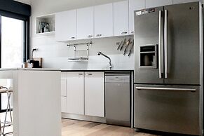 Stunning Duplex Near the Sea