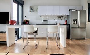 Stunning Duplex Near the Sea