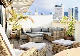 Stunning Duplex Near the Sea