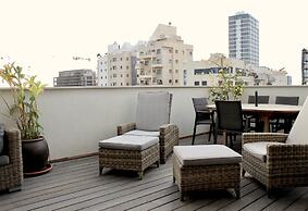 Stunning Duplex Near the Sea