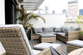 Stunning Duplex Near the Sea