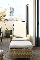 Stunning Duplex Near the Sea