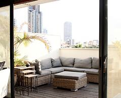 Stunning Duplex Near the Sea