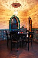 Shishki na Lampushke - Vostochnaya Medina