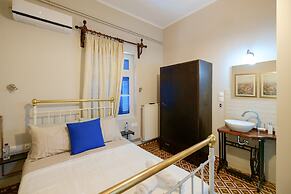 Grandma's Chic Home in Chania Venetian Harbor