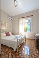 Grandma's Chic Home in Chania Venetian Harbor