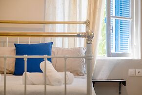 Grandma's Chic Home in Chania Venetian Harbor