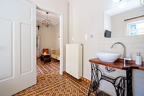 Grandma's Chic Home in Chania Venetian Harbor