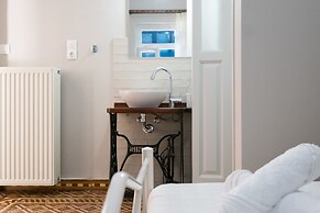 Grandma's Chic Home in Chania Venetian Harbor