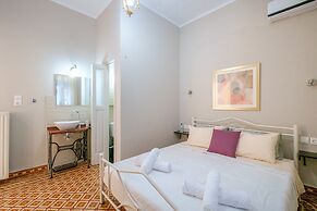 Grandma's Chic Home in Chania Venetian Harbor