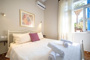 Grandma's Chic Home in Chania Venetian Harbor