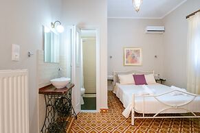 Grandma's Chic Home in Chania Venetian Harbor