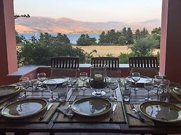 Villa Mitis - A Bohemian Private Pool Retreat