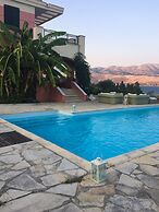 Villa Mitis - A Bohemian Private Pool Retreat