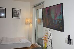 Tolstov-Hotels Big Room Apartment