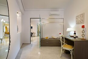 Heart of Old Town Cozy Home - Yard & Parking