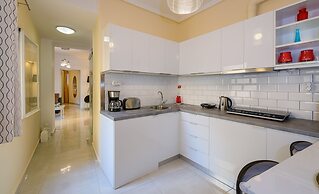 Heart of Old Town Cozy Home - Yard & Parking