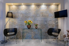 Heart of Old Town Cozy Home - Yard & Parking