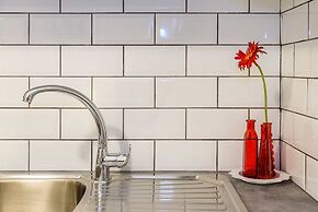 Heart of Old Town Cozy Home - Yard & Parking