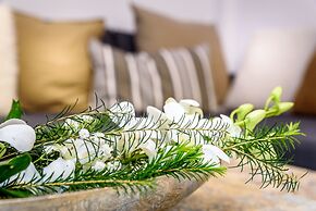 Heart of Old Town Cozy Home - Yard & Parking