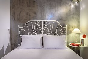 Heart of Old Town Cozy Home - Yard & Parking