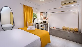 Heart of Old Town Cozy Home - Yard & Parking