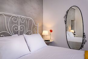 Heart of Old Town Cozy Home - Yard & Parking