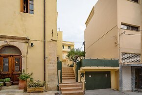 Heart of Old Town Cozy Home - Yard & Parking