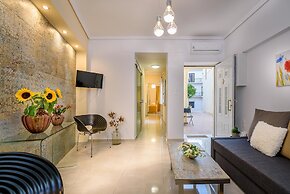 Heart of Old Town Cozy Home - Yard & Parking