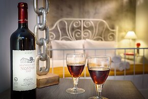 Heart of Old Town Cozy Home - Yard & Parking