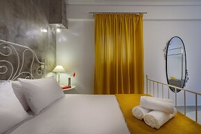 Heart of Old Town Cozy Home - Yard & Parking