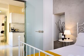 Heart of Old Town Cozy Home - Yard & Parking