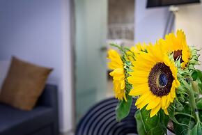 Heart of Old Town Cozy Home - Yard & Parking