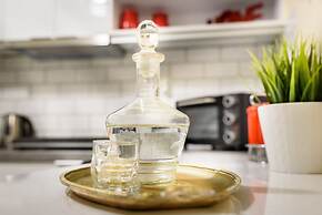 Heart of Old Town Cozy Home - Yard & Parking