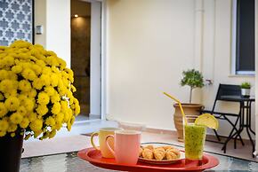 Heart of Old Town Cozy Home - Yard & Parking