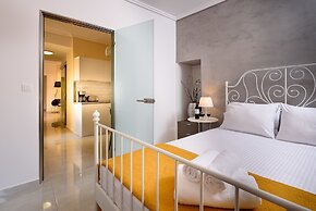 Heart of Old Town Cozy Home - Yard & Parking