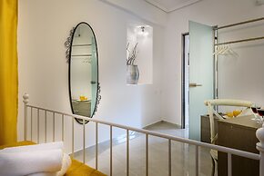 Heart of Old Town Cozy Home - Yard & Parking