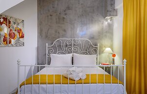 Heart of Old Town Cozy Home - Yard & Parking