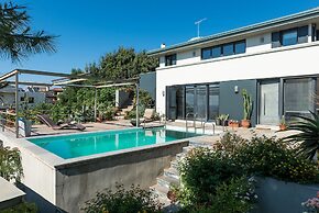 Artistic Private Pool Villa with Gorgeous Gardens