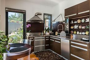 Artistic Private Pool Villa with Gorgeous Gardens