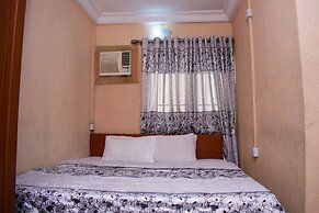 Maxton Suites Magodo