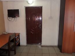 Maxton Suites Magodo